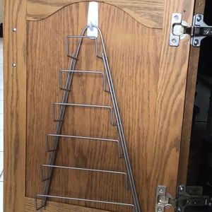 Hanging pots and pans lid rack